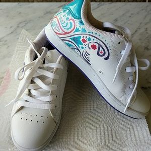 DC white leather shoes with colorful accents